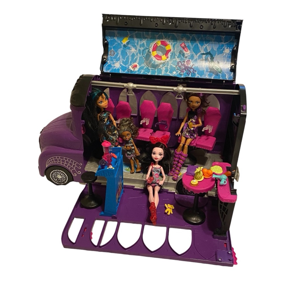Monster High Doll Lot 4 Dolls Spa School Bus Cleo Draculara Clawdeen Pawla Flaws